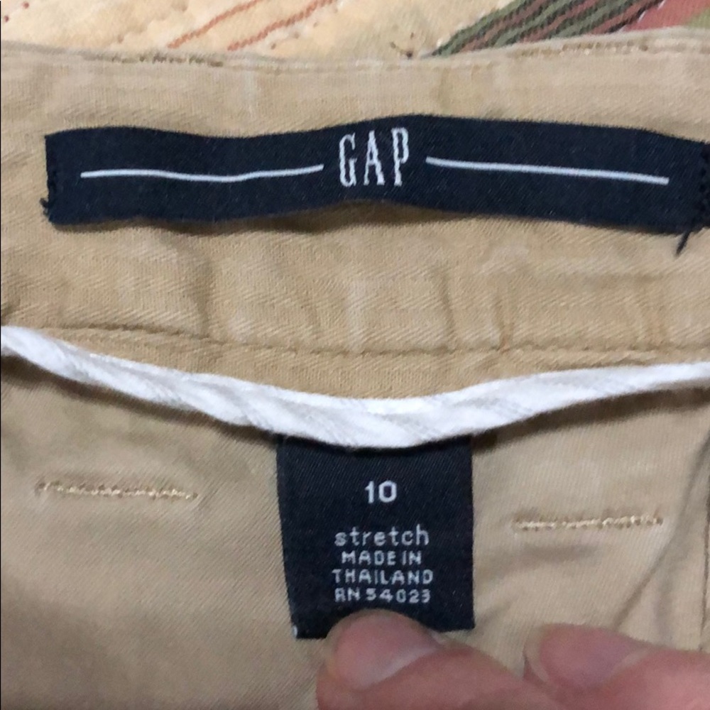 Gap Khaki shorts - Picture 2 of 3